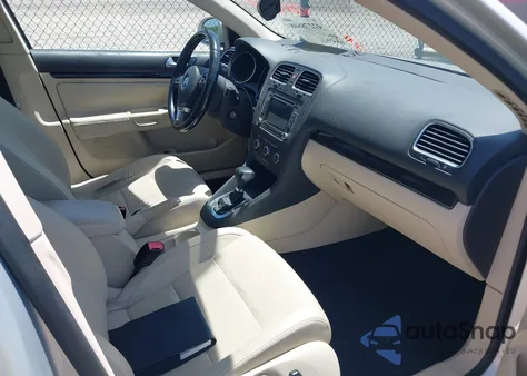 2011 Volkswagen Jetta Sportwagen 2.0L Tdi z USA, uszkodzony, nr VIN 3VWPL7AJ0BM605185